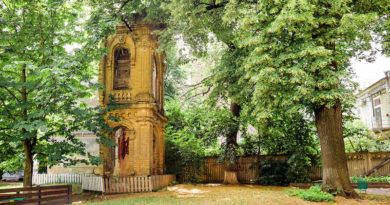 Загадочные развалины в секретном дворике на Бехтеревском переулке