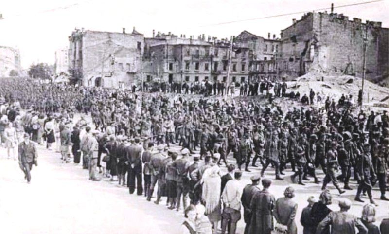 "Марш ганьби" на вулицях Києва 1944 року