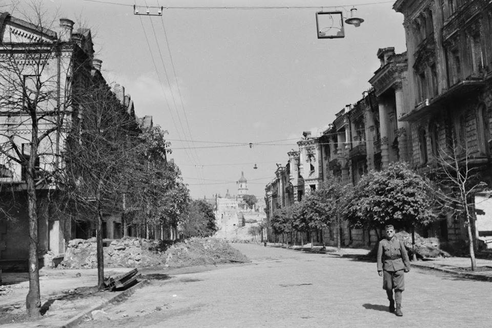 Оккупированный Киев на фото венгерского военного
