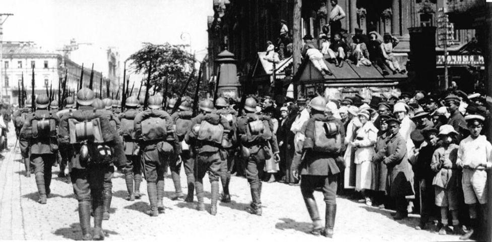 Парад победы поляков и украинцев на Крещатике 9 мая 1920 года