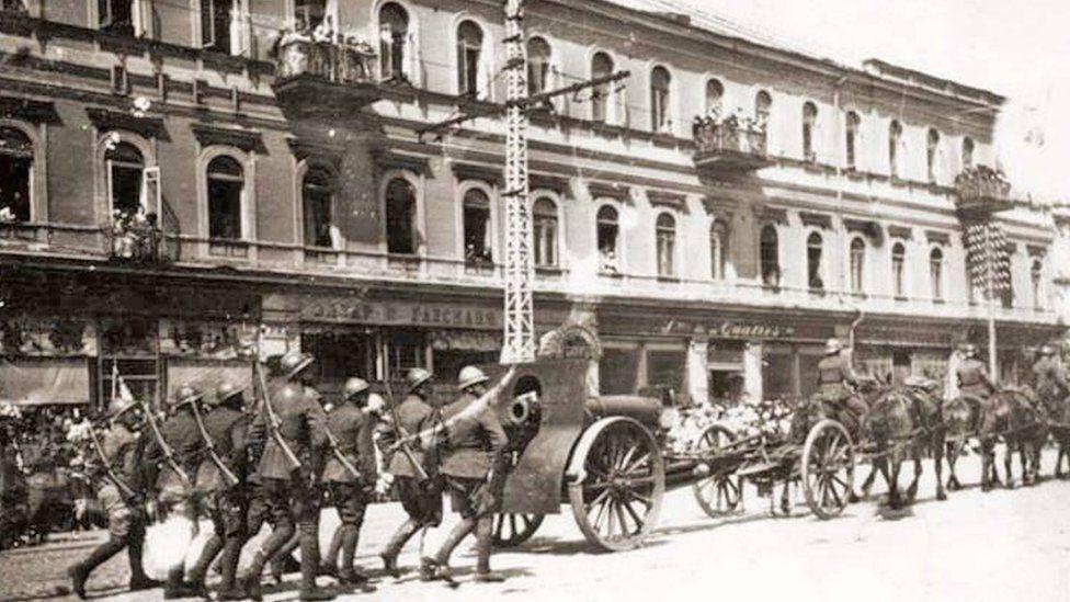 Парад победы поляков и украинцев на Крещатике 9 мая 1920 года