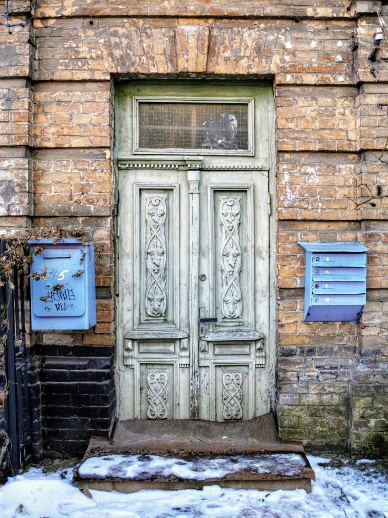 20 незвичайних дверей Києва