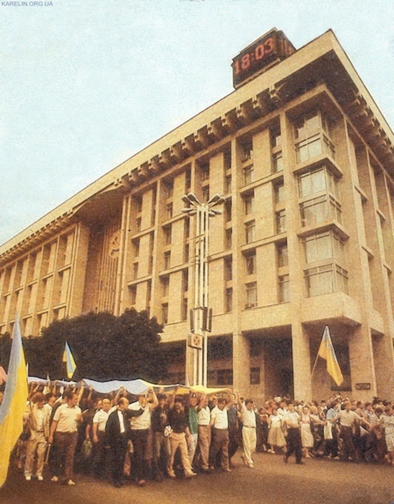 Как над Киевсоветом в 1990 году впервые был поднят сине-желтый флаг