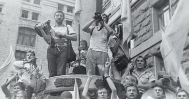 Как над Киевсоветом в 1990 году впервые был поднят сине-желтый флаг