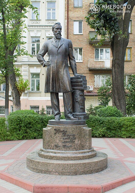 Памятник Борису Гринченко