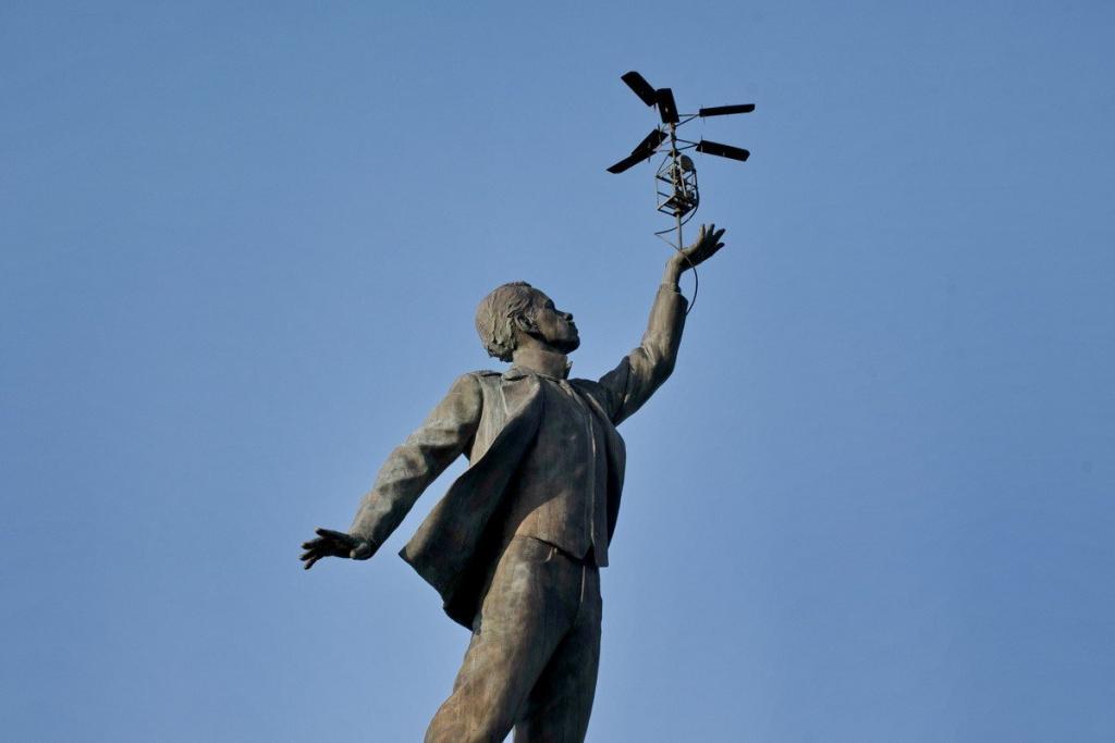 Памятник Сикорскому