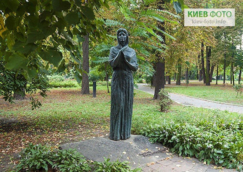 Пам'ятник Марії Заньковецькій