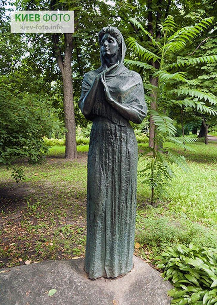 Пам'ятник Марії Заньковецькій