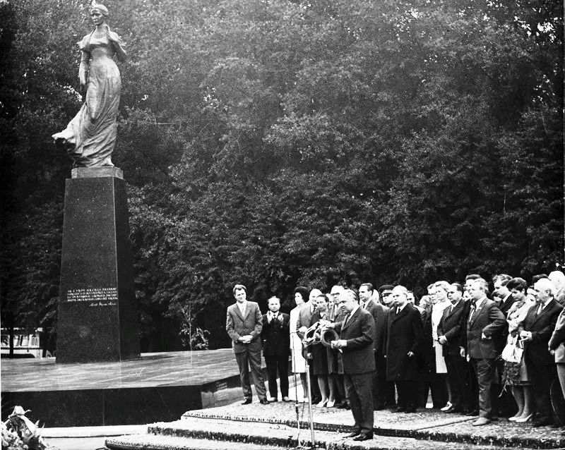 Пам'ятник Лесі Українці