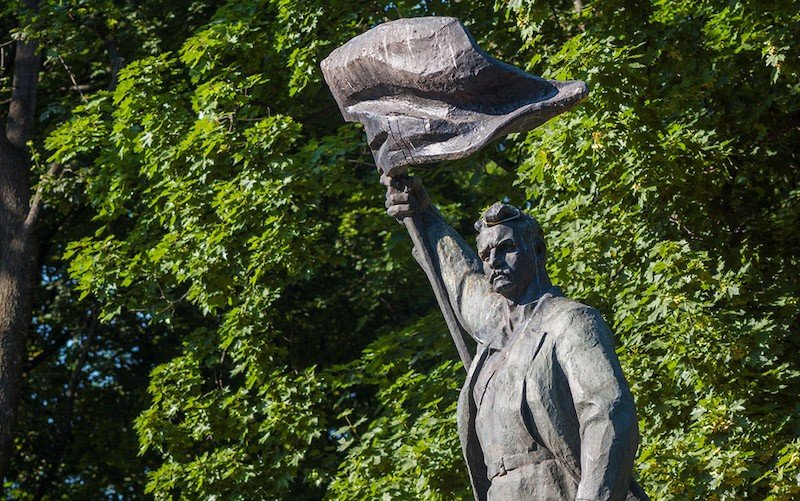 Памятник участникам январского восстания 1918 года