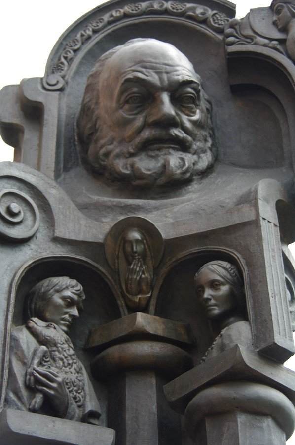 Памятник Сергею Параджанову