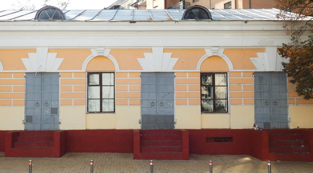 Кам'яниця із крамницями на Покровській, 11