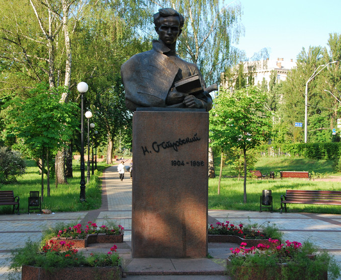 Памятник Николаю Островскому на Соломенке