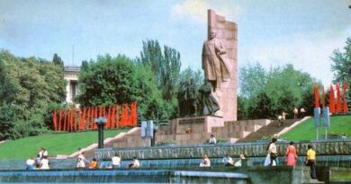 Монумент Великій Жовтневій соціалістичній революції