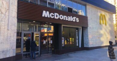 На Лук'янівці після оновлення знову відкрився ресторан McDonald's. Це перший заклад у Києві й саме він у 1997 році став першим рестораном компанії в Україні.