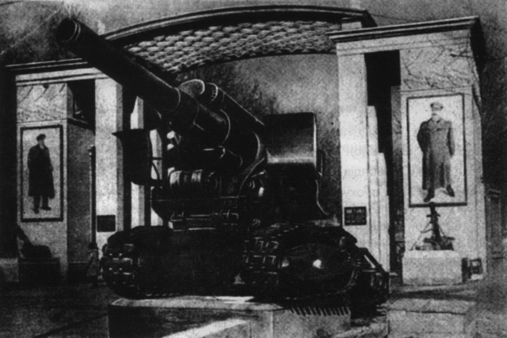 Как Леонид Быков в танке ночевал.  История киевской выставки трофейного вооружения времен второй мировой войны