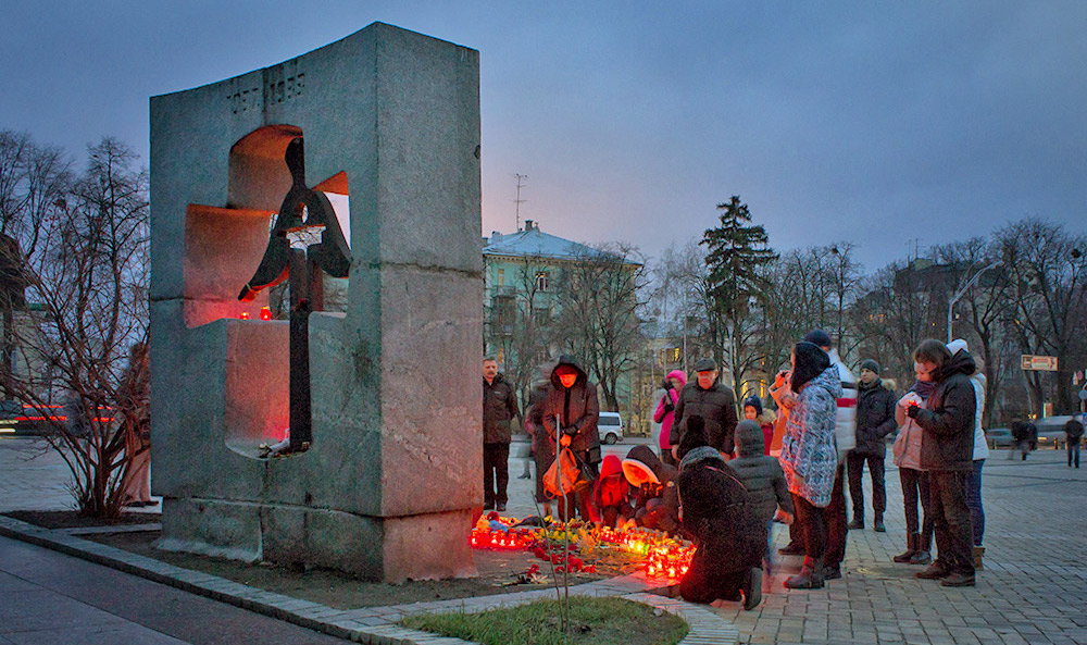 Памятный знак жертвам Голодомора 1932—1933 годов на Михайловской площади