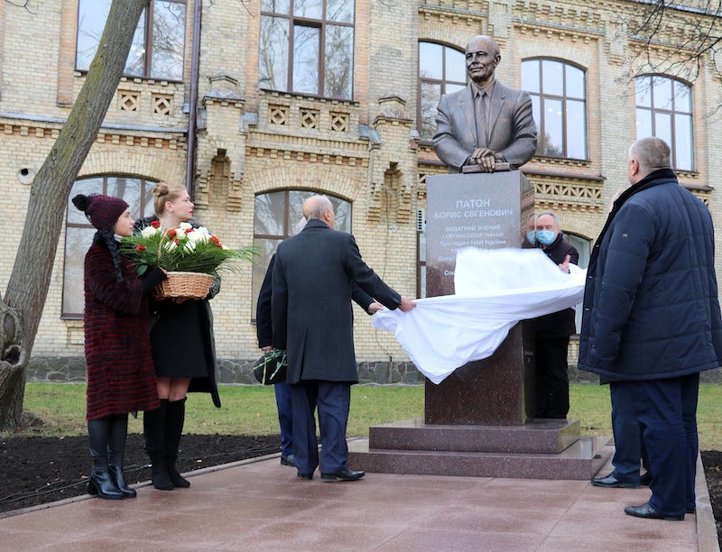 В Киеве в честь Бориса Патона открыли памятник и две мемориальные доски