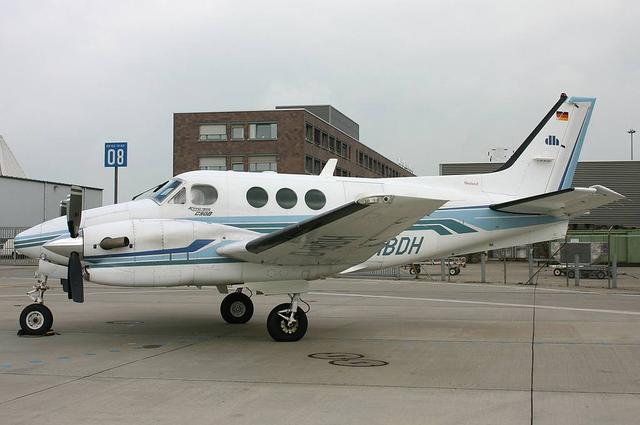 Авиакатастрофа Beechcraft C90A в Жулянах
