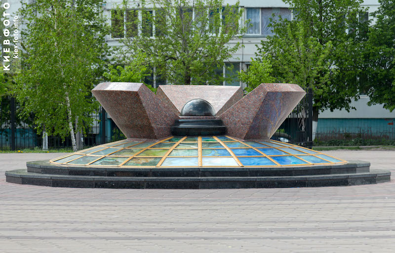 Меморіальний комплекс "Героям Чорнобиля" на Троєщині