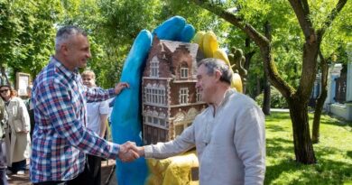 Віталій Кличко напередодні Дня Києва разом із послом Королівства Бельгія в Україні Люком Якобсом відкрив оновлену Бельгійську алею